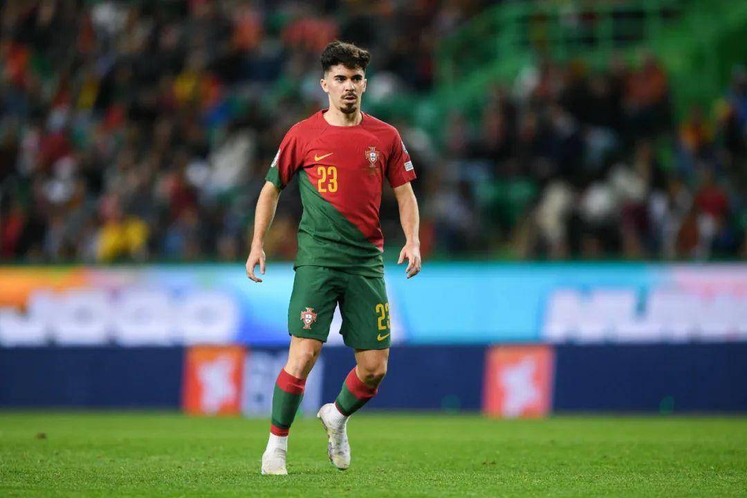 里程碑夜菲尼克斯太阳复出首秀，法国杯转会期刷纪录，管理层满意，数据趋势出现新变化的简单介绍