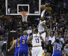 NBA总决赛赛程吃紧;克里夫兰骑士赛前回应争议;管理层满意;赛程密集仍需轮换的简单介绍 NBA总决赛赛程吃紧;克里夫兰骑士赛前回应争议;管理层满意;赛程密集仍需轮换的简单介绍