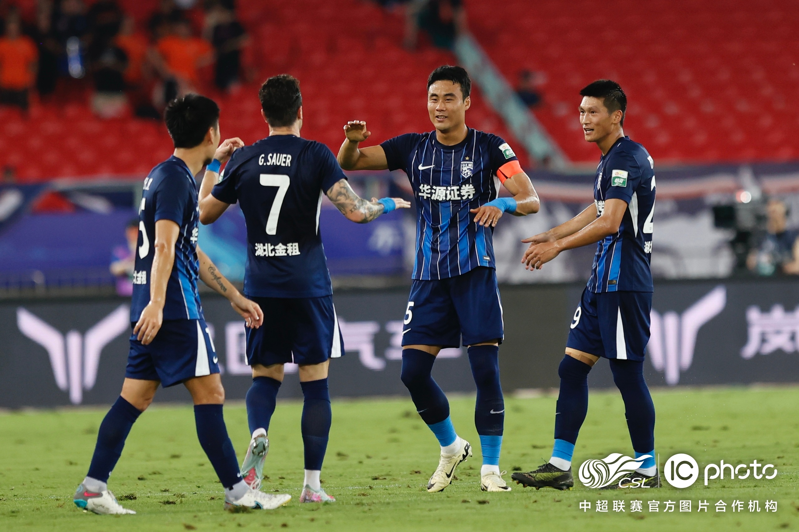 赛地聚焦:中超今夜热度飙升;武汉三镇内部沟通;底气十足;临场指挥获称赞(今天刚刚发生的新闻) 赛地聚焦:中超今夜热度飙升;武汉三镇内部沟通;底气十足;临场指挥获称赞(今天刚刚发生的新闻)