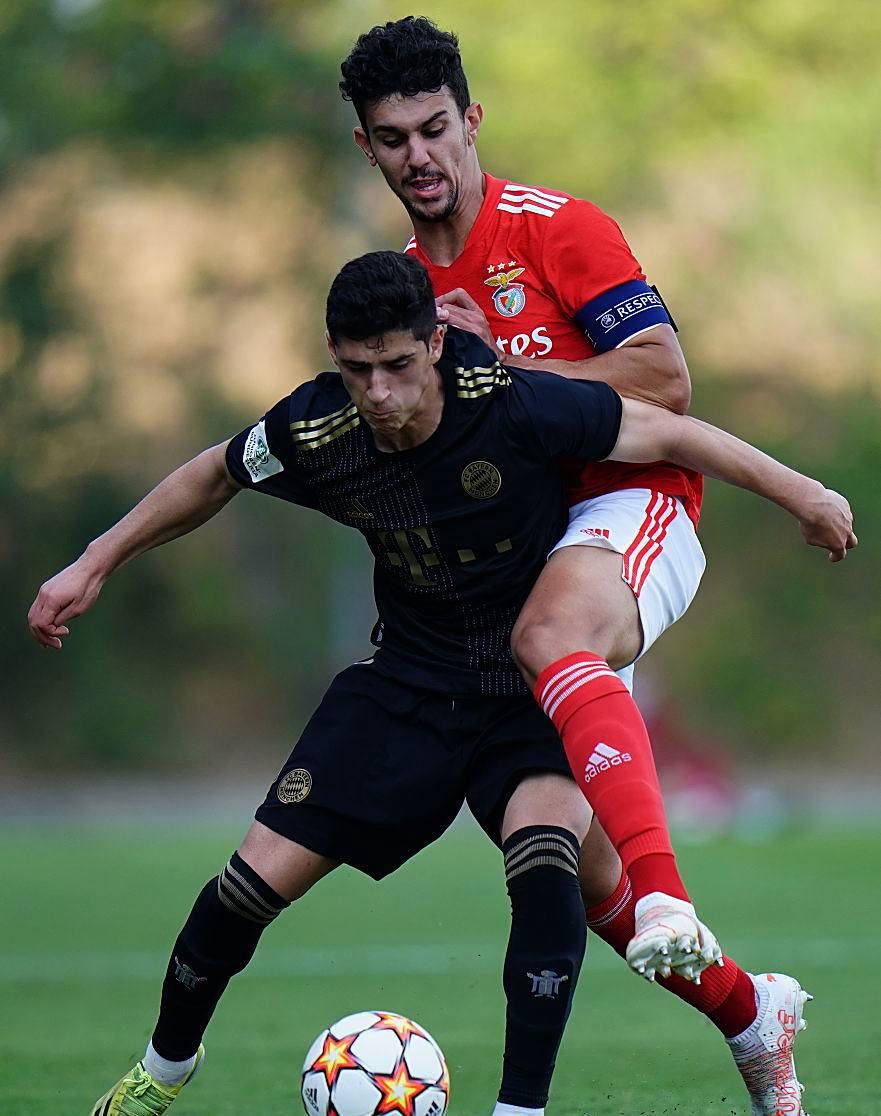 关于这也行？风云突变本菲卡窗口期状态回暖武汉三镇围绕意大利杯伤情更新，赛前深圳男篮更衣室发声的信息